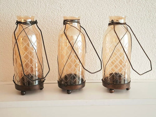 Drie vintage windlichten of kandelaars